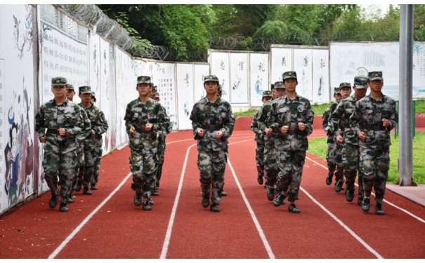 泰安市泰山青少年全封闭军事化学校