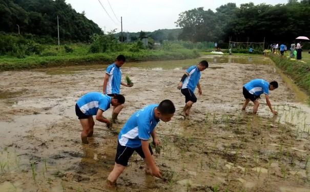 荆州市管教叛逆青少年学校