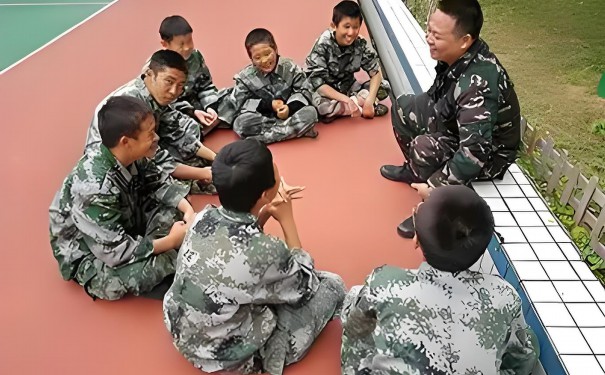 十堰市戒网瘾全封闭军事特训学校