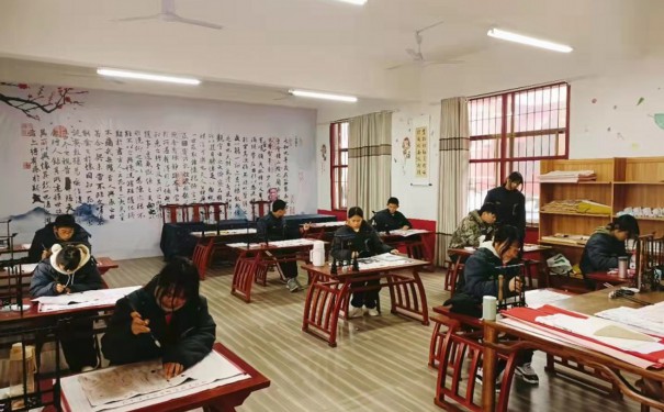 武汉市洪山区青少年学校